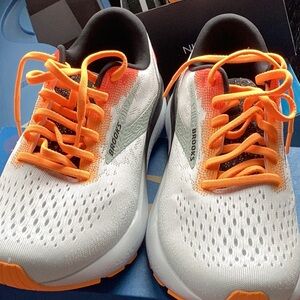 New ghost 16 Brooks Dynamic White and Orange Sneakers